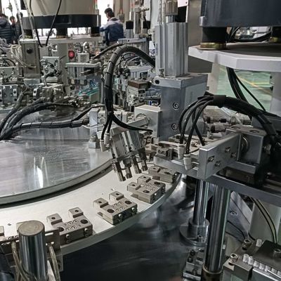 Ein guter Preis. Anpassungsfähige automatische Flaschenverschlussmaschine Online