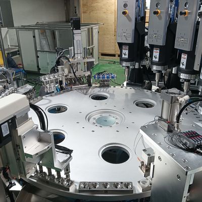 Ein guter Preis. Hochpräzise Ultraschallkappenmontage-Maschine für mehrteilige Kunststoffkappen und -verschlüsse Online