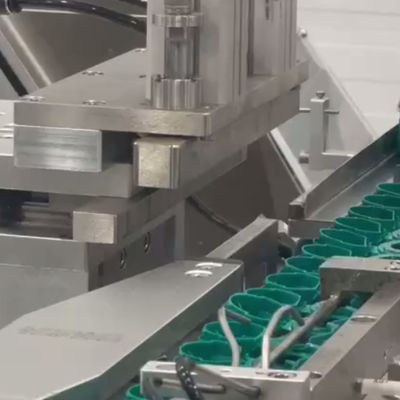 Ein guter Preis. Anpassungsfähige Kappenmontage-Maschine mit Servo-Mechanismus 98% Effizienz Online