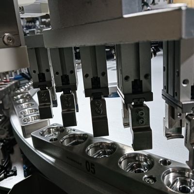 Ein guter Preis. CE Helikopterkappenmontage-Maschine 380V automatische Kappenversiegelungsmaschine Online