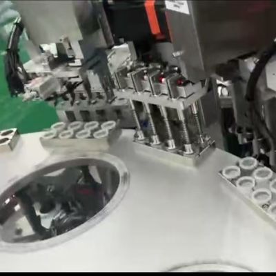 Ein guter Preis. Hochpräzision, stabiler Druck, Euro-Kappen-Montage-Maschine für pharmazeutische Produkte, ISO und GMP konform Online