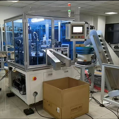 Ein guter Preis. Filp Cap Montage-Maschine Drehteller-Typ-Betrieb mit Fütterungslift hohe Effizienz Online