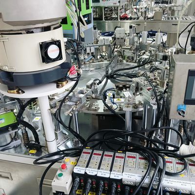 Ein guter Preis. Automatische Montage-Maschine für Blutentnahme Nadeln, Mitsubishi PLC-Steuerung, zweisprachige Anzeige, einfache und klare Bedienung Online