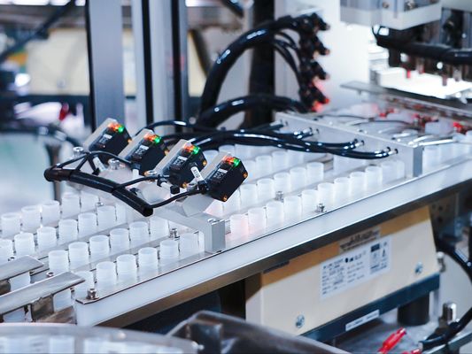 Ein guter Preis. Nicht-Standard-Jelly-Deckel-Automatisierung Montage-Maschine Hohe Flexibilität Hohe Konfiguration Gute Ausrüstungsqualität Online