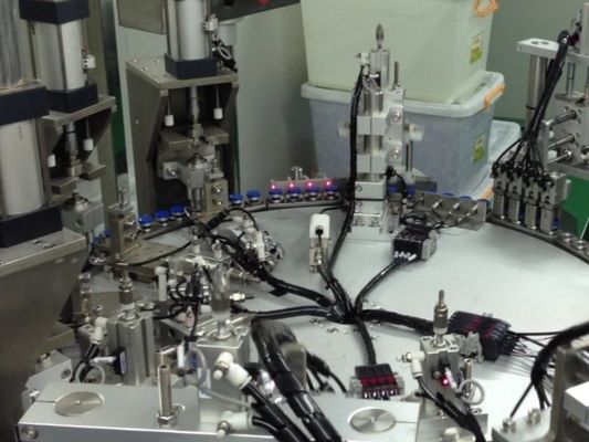 Ein guter Preis. ISO- und GMP-konforme Montage-Maschine für Medizinprodukte für Nicht-PVC-Infusionskappen und -Injektionsöffnungen Online