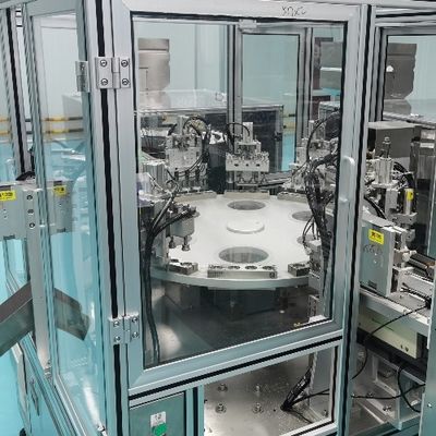 Stabile Betriebsgeschwindigkeit und hohe Montagegenauigkeit Trocknungskappe Siliciumgel Füllung Versiegelung Kappe Montage Maschine mit Servomotor und Indexantrieb