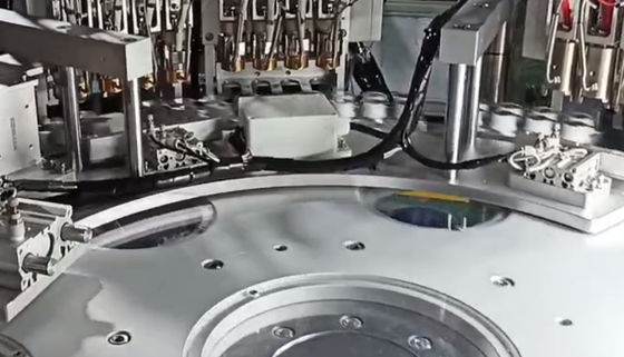 Ein guter Preis. 8000-15000 Stück/Stunde Produktionsgeschwindigkeit Euro-Kappen-Montage-Maschine für mehrfache Plastikkappen und Verschlüsse Online