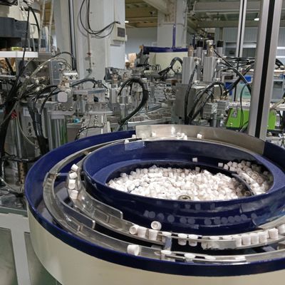 Ein guter Preis. Iodophor-Kappe Automatische Montage-Maschine mit Blister-Verpackungsmaschine integriert Online