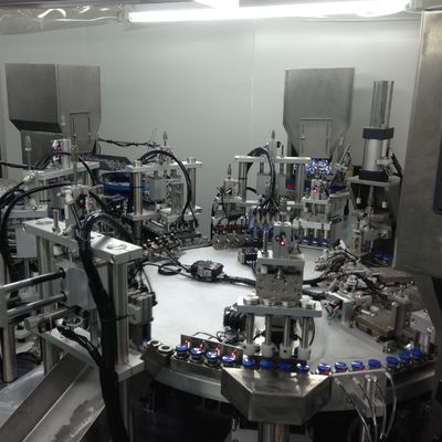 Maschine zur Montage von Trocknungsmittelkappen mit einer zufriedenstellenden Rate von 99%