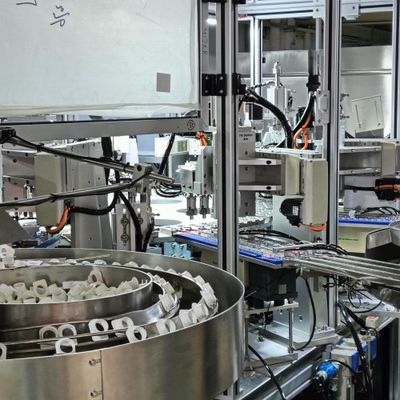 Ein guter Preis. Nicht-Standard-Automatische Heli-Kappen-Montage-Maschine, angepasst an Kundenanforderungen, Karussellbetrieb Online