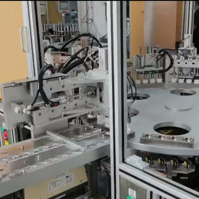 Maschine zur Montage von Trocknungskappen mit Siliziumgel-Füllung