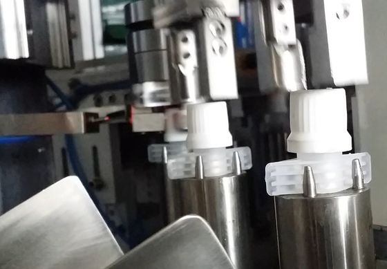 Ein guter Preis. Hochleistungs- und effizienter Betrieb Automatische Düse Servo Kappe Schrauben Montage Maschine Online