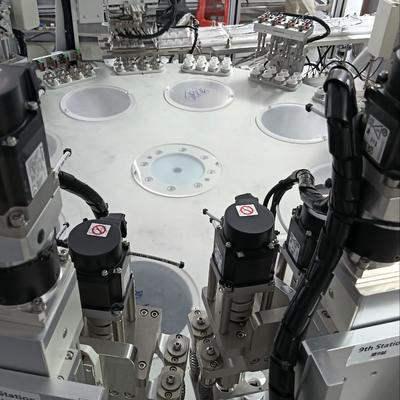 Ein guter Preis. Nicht-standardisierte, kundenspezifische, automatisierte Milchdeckel-Montagemaschine mit hoher Flexibilität zur Maximierung der Kundenzufriedenheit. Online