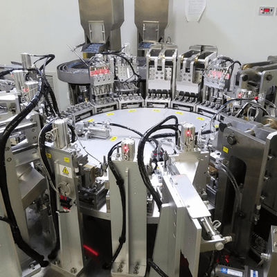 Ein guter Preis. ISO 9001 zertifizierte Maschine zur Montage von IV-Beutel-Anschlüssen mit 99% Qualifizierungsrate und einer Kapazität von 8000-15000 Stück/Stunde Online