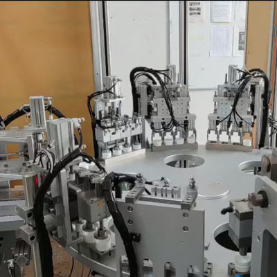 Ein guter Preis. Hochleistungs-Trockenmittelkappen-Montagemaschine mit automatischer Zählung und Servomotor für pharmazeutische Zwecke Online
