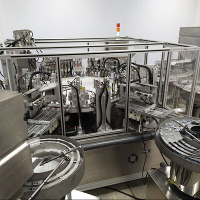 Ein guter Preis. Euro-Kappenmontage-Maschine mit 4000-12000 Kappen pro Stunde, 99% qualifizierte Rate, und PLC-Steuerungssystem für automatische Infusionskappenmontage Online