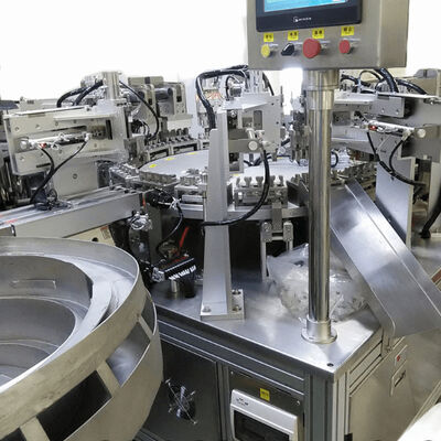 Ein guter Preis. Automatische Euro-Verschluss-Montagemaschine mit Touchscreen-Bedienung für 4000-12000 Verschlüsse pro Stunde und 99% Ausschussrate Online