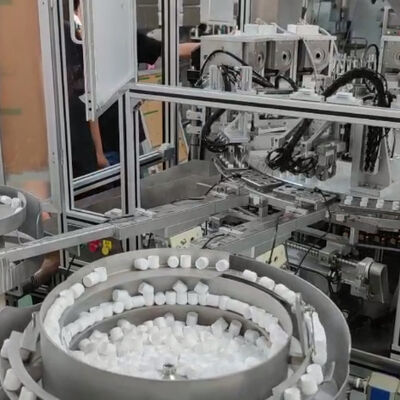 Trockenmittelkappen-Montagemaschine mit 99% Zufriedenheitsrate, SPS-Steuerung und fotoelektrischer Sensorerkennung für automatisierte Produktionslinien